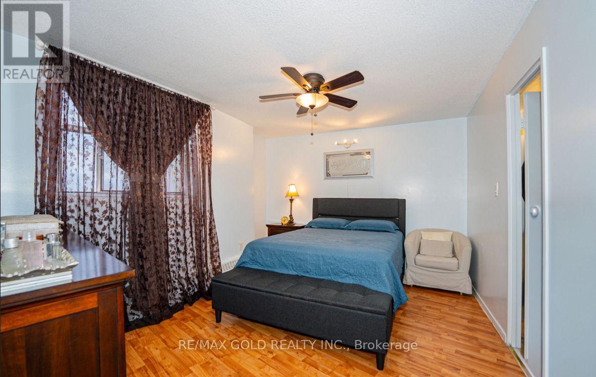 #2107 330 DIXON ROAD - 22