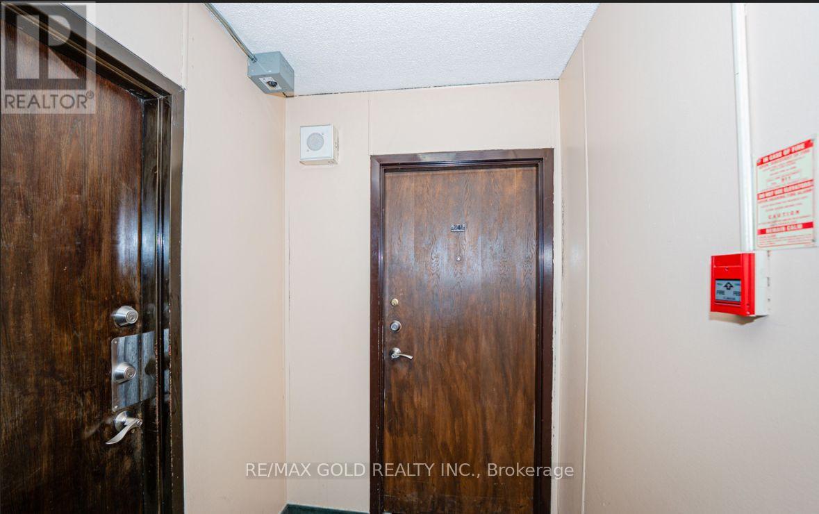 #2107 330 DIXON ROAD - 7