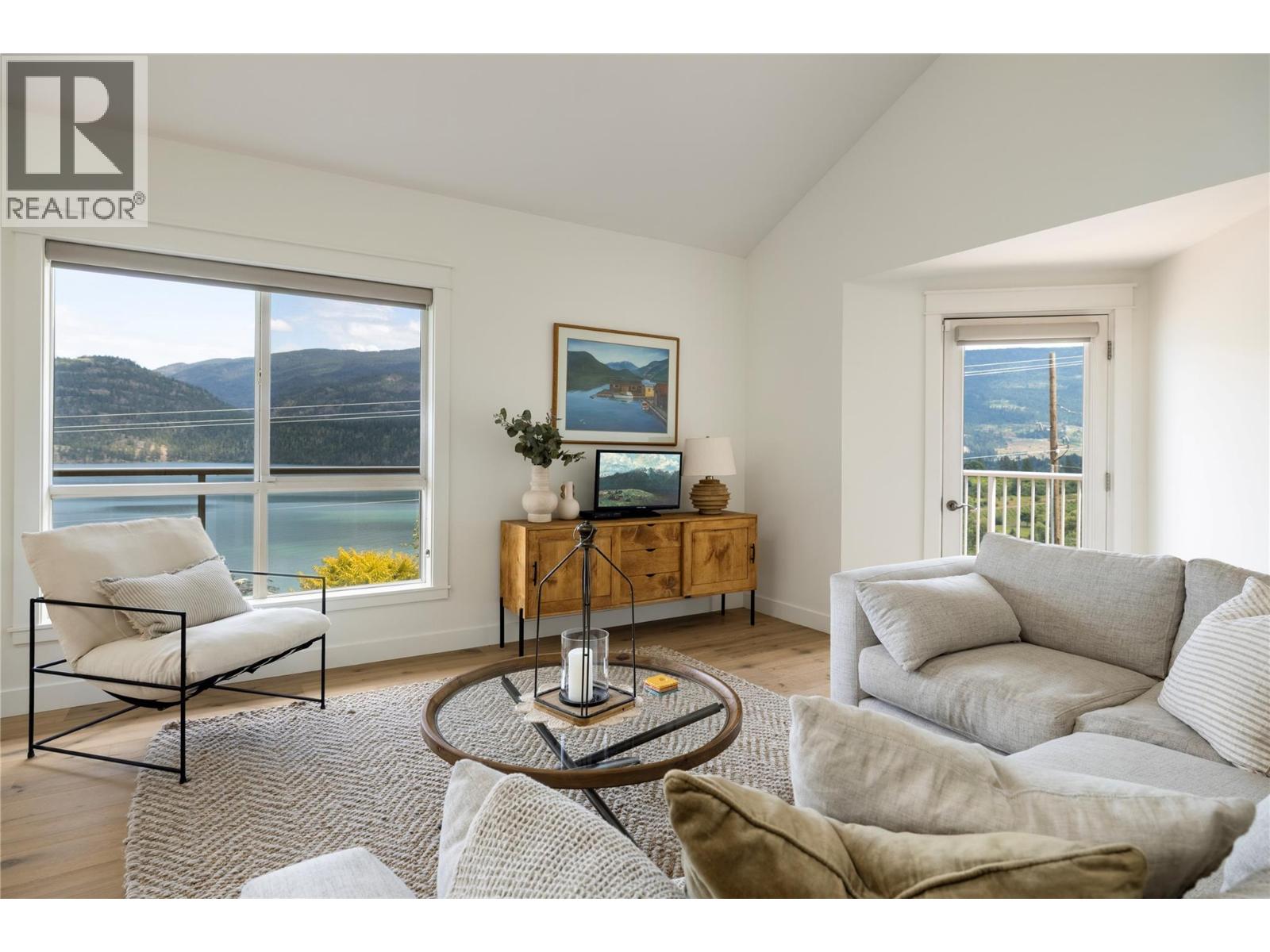 16904 Gatzke Road, Lake Country