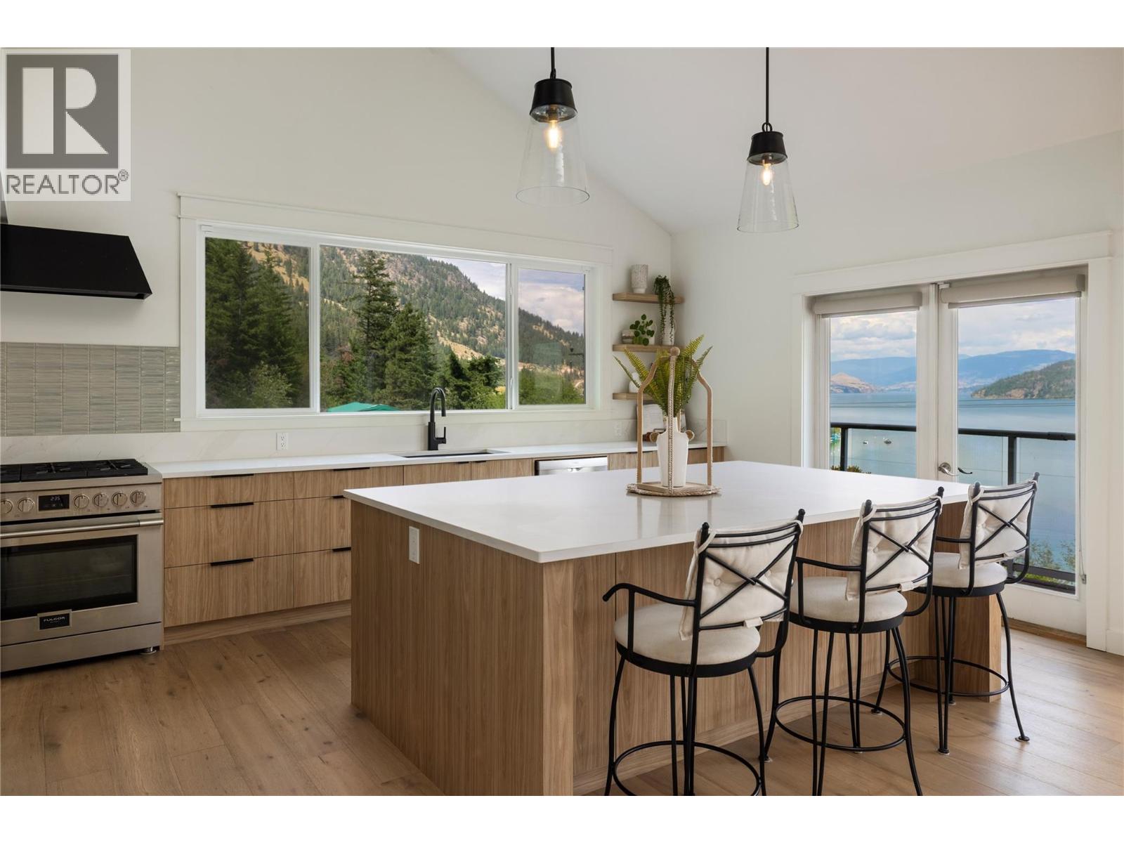 16904 Gatzke Road, Lake Country