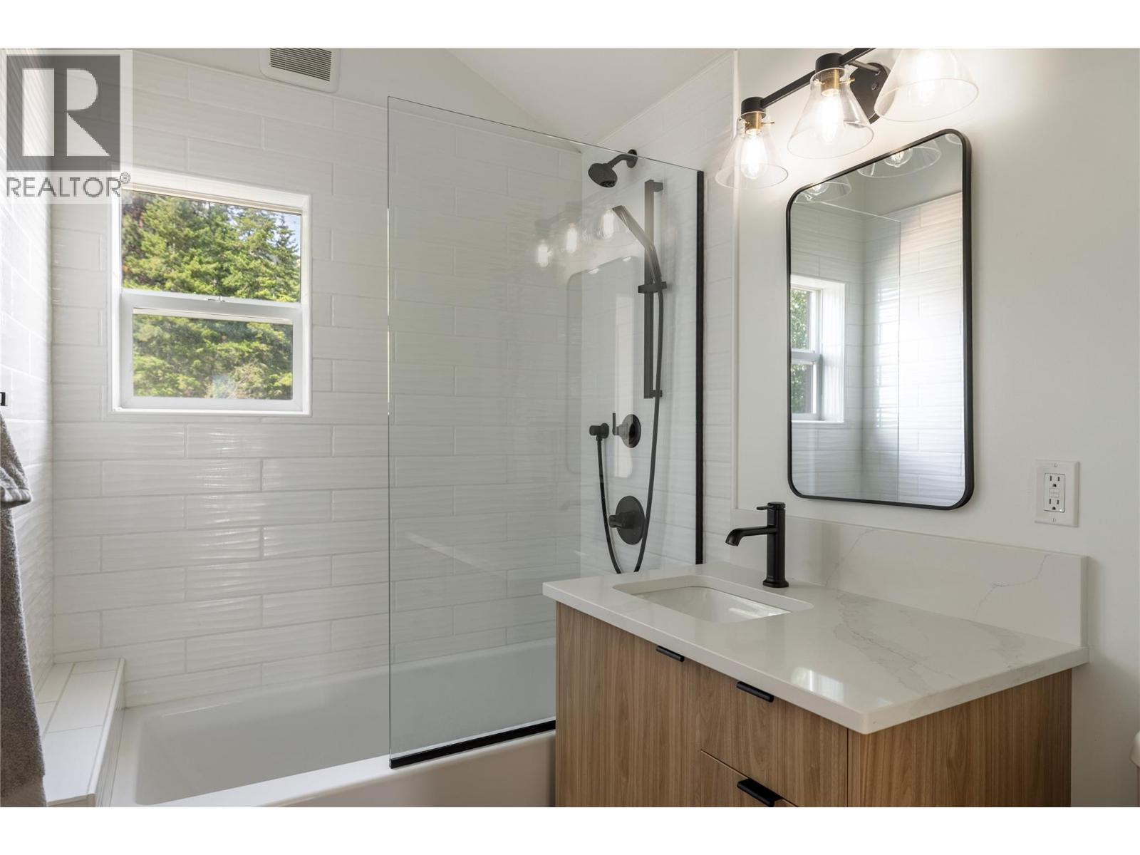 16904 Gatzke Road, Lake Country