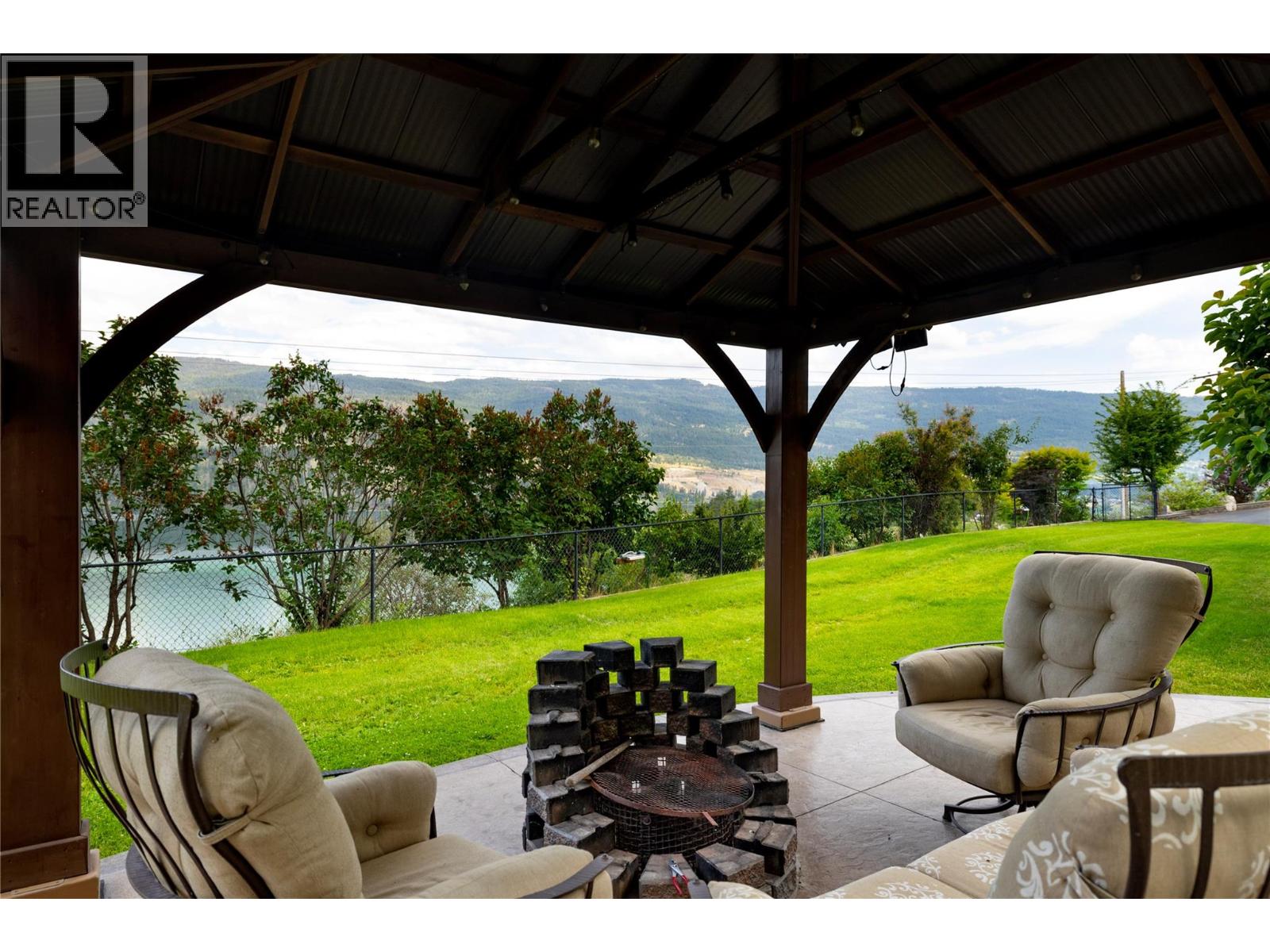 16904 Gatzke Road, Lake Country