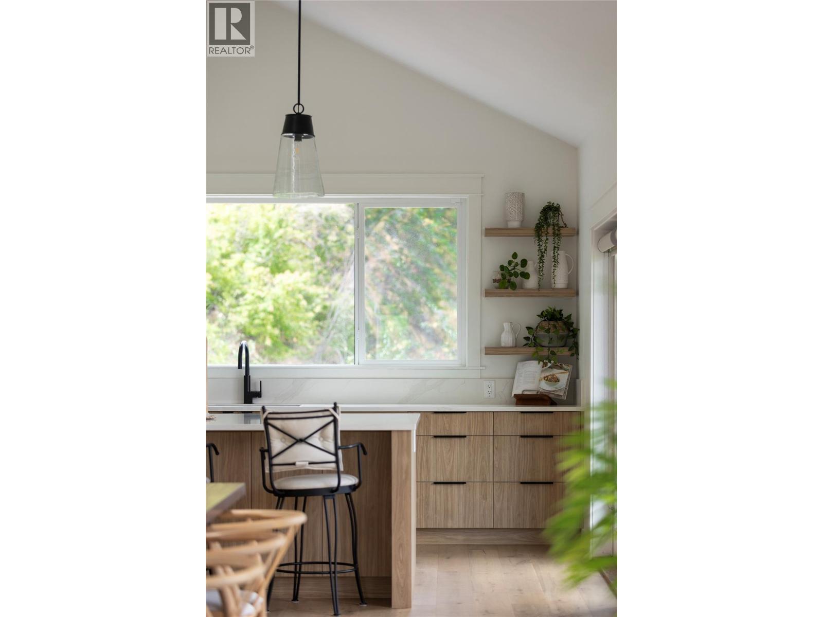 16904 Gatzke Road, Lake Country