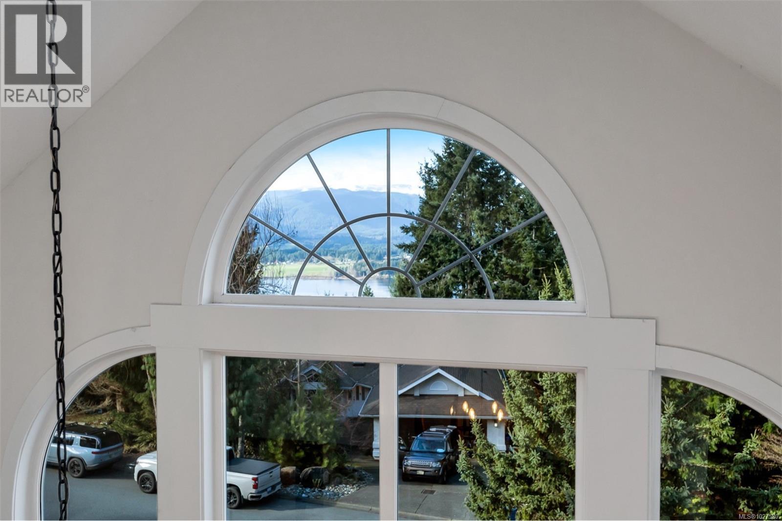 6054 Chippewa Rd, Duncan