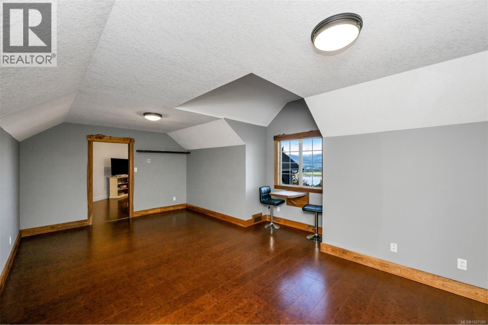 6054 Chippewa Rd, Duncan