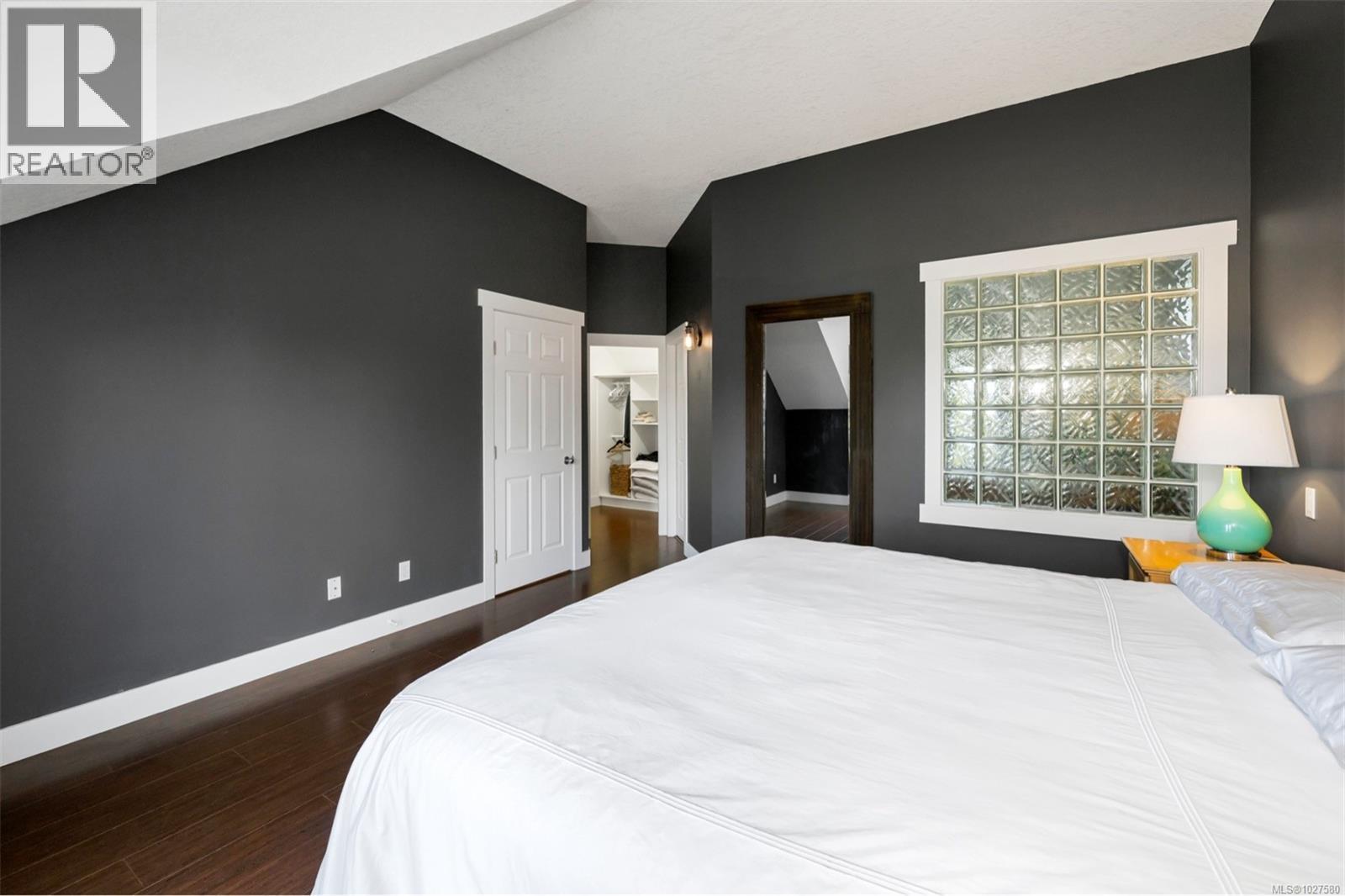 6054 Chippewa Rd, Duncan