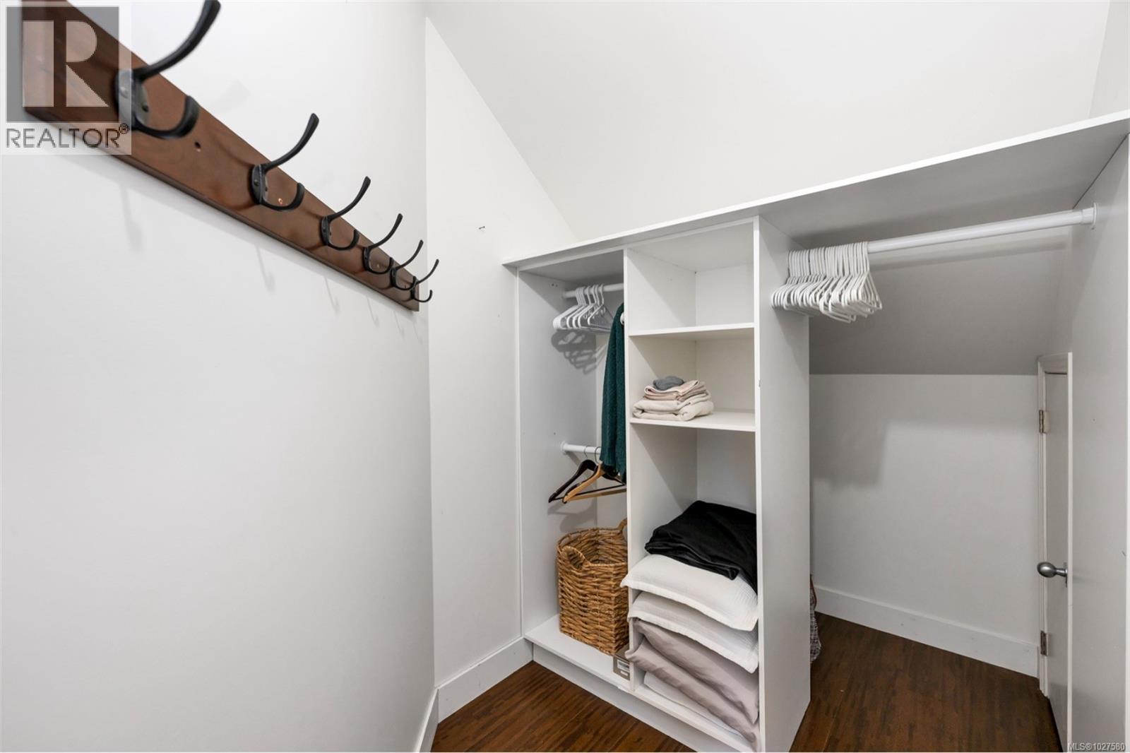 6054 Chippewa Rd, Duncan