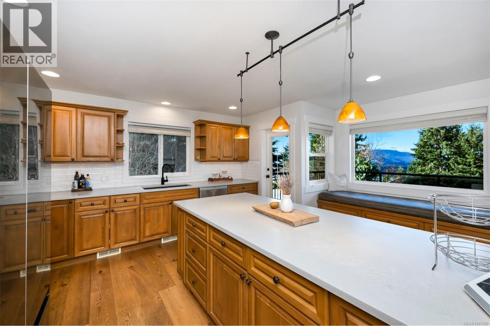 6054 Chippewa Rd, Duncan