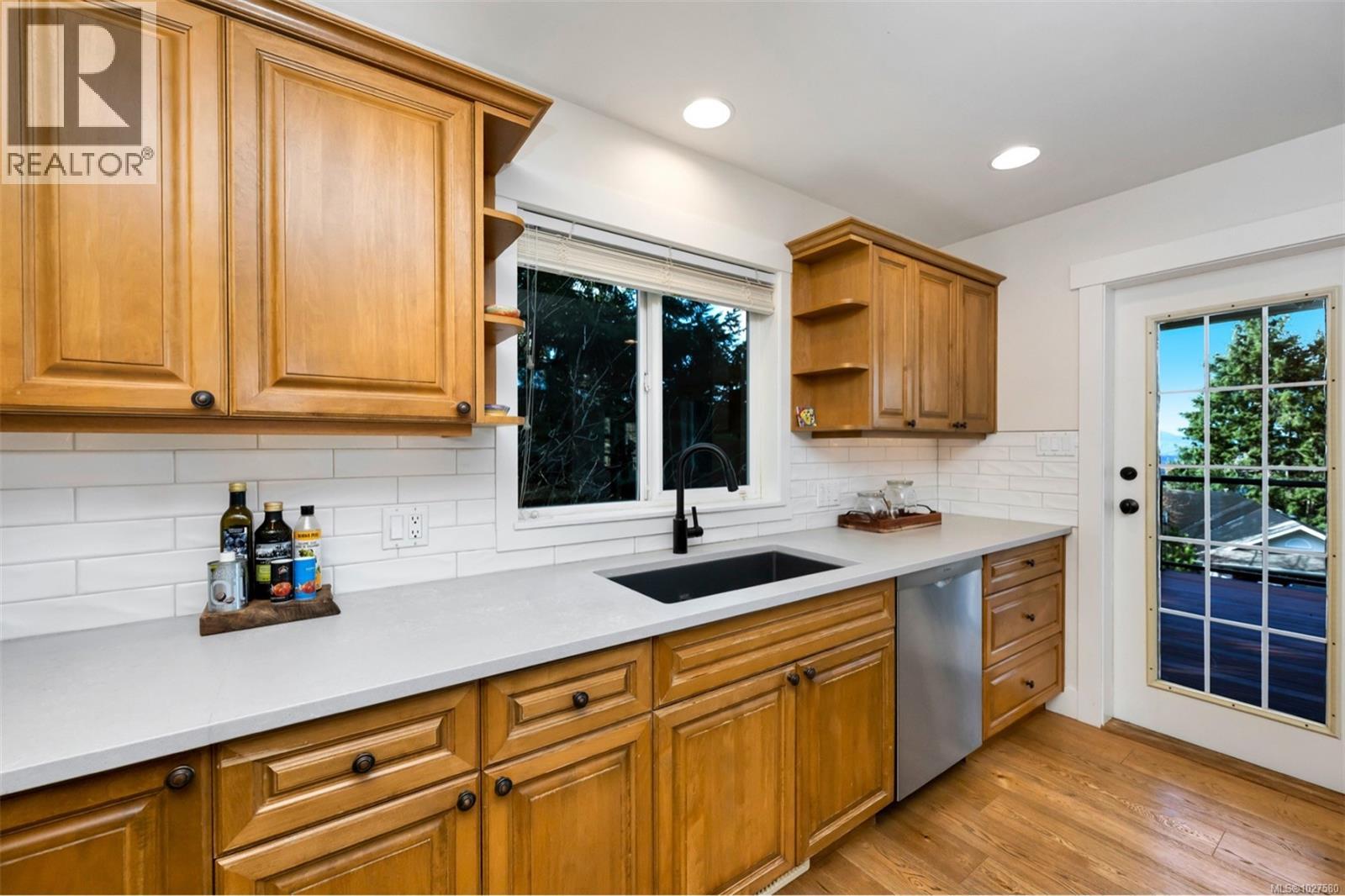 6054 Chippewa Rd, Duncan