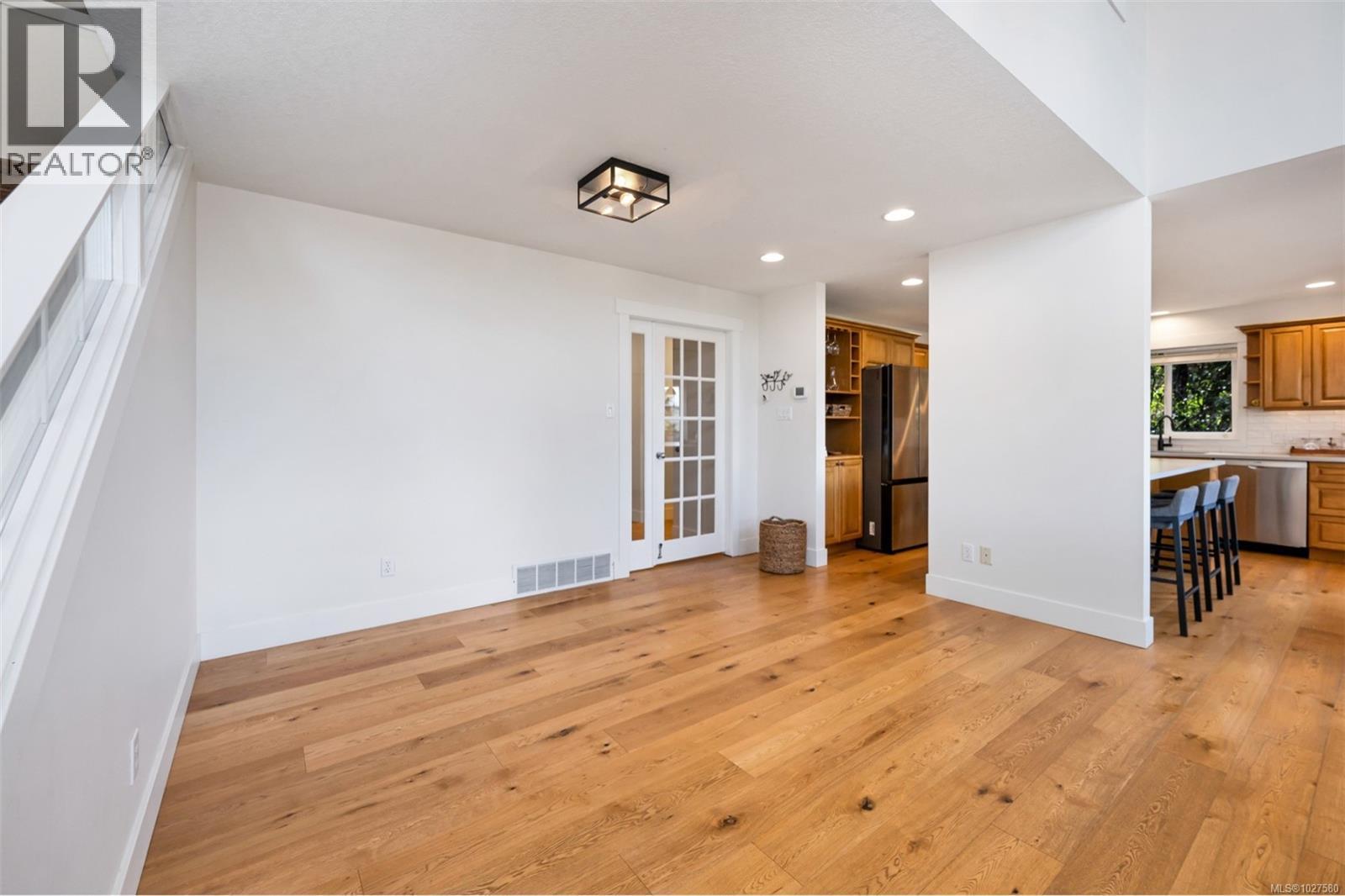 6054 Chippewa Rd, Duncan