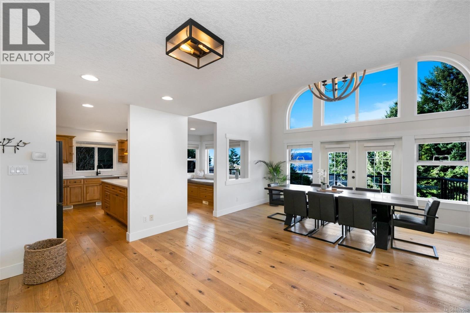 6054 Chippewa Rd, Duncan