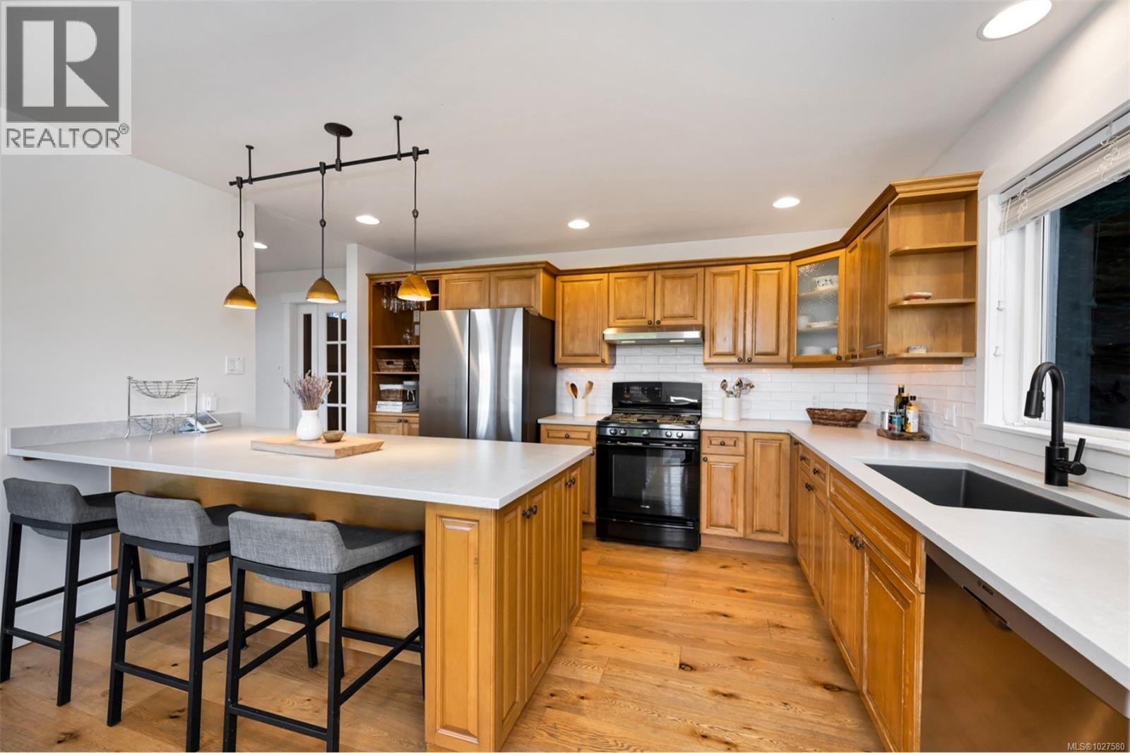 6054 Chippewa Rd, Duncan