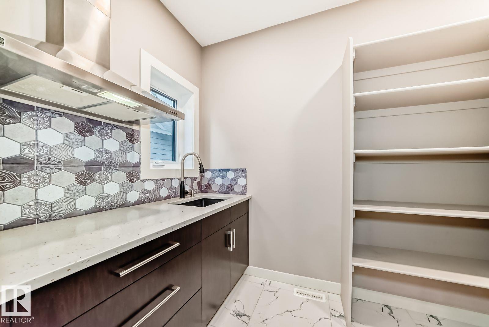 10 LEGACY TC, St. Albert