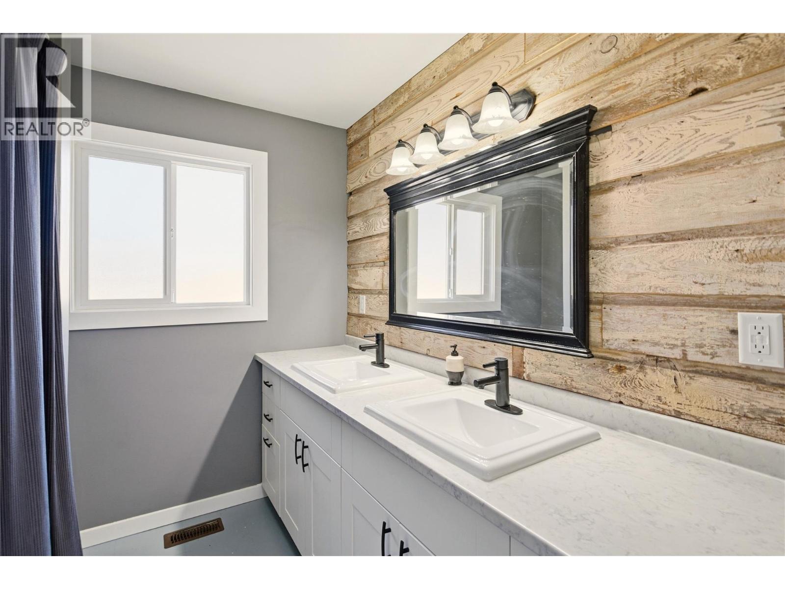 1497 Lombardy Square, Kelowna