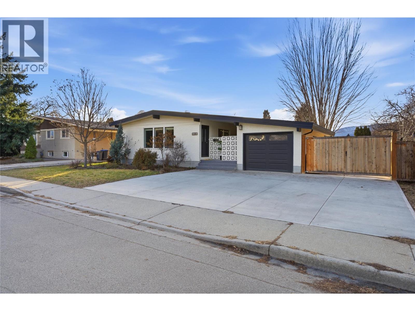 1497 Lombardy Square, Kelowna