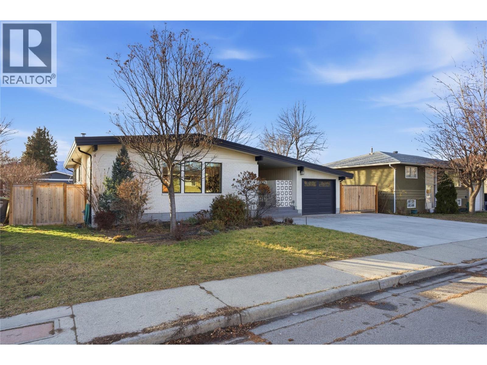 1497 Lombardy Square, Kelowna
