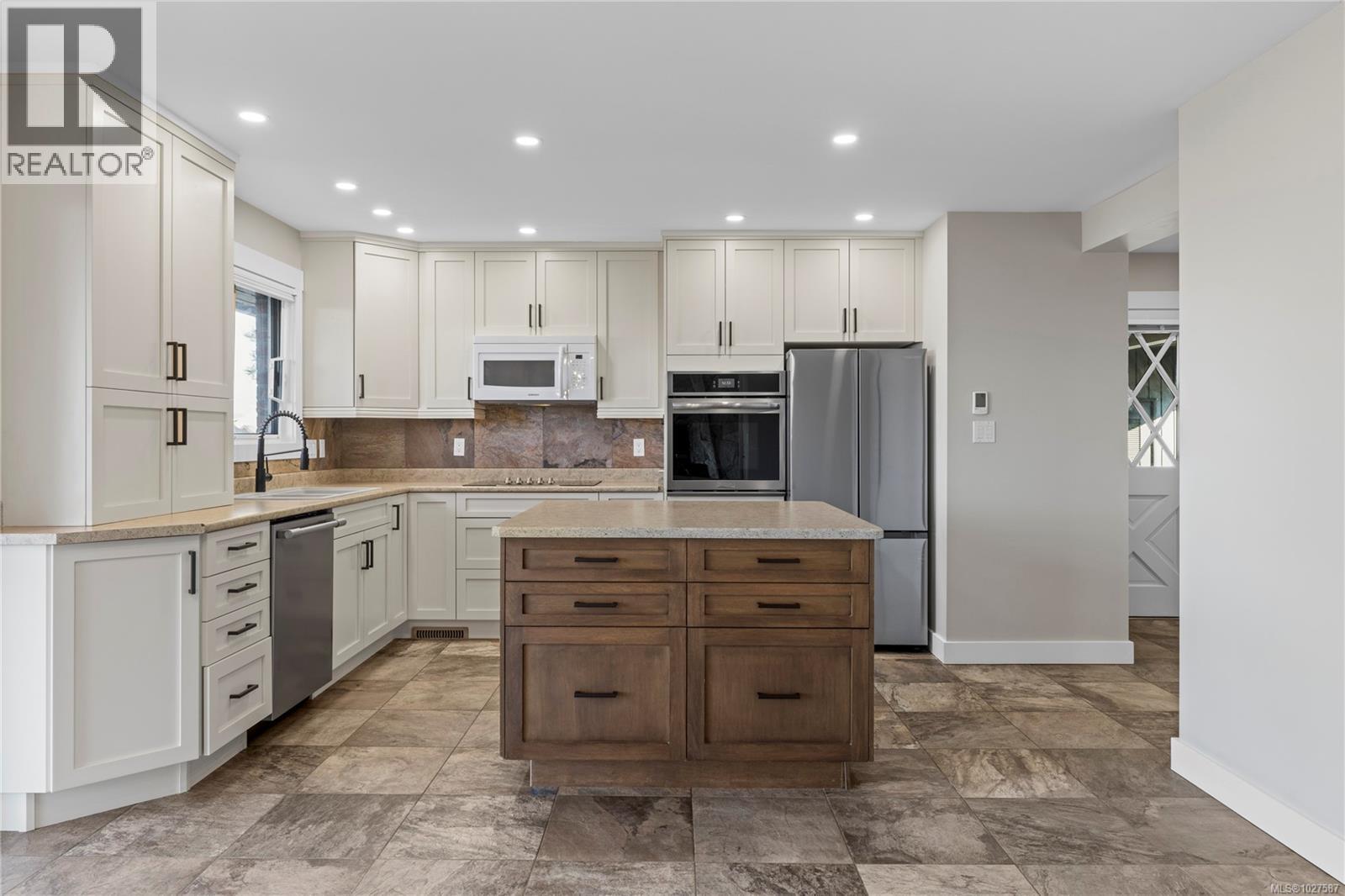 245 ELIZABETH AVE - 7