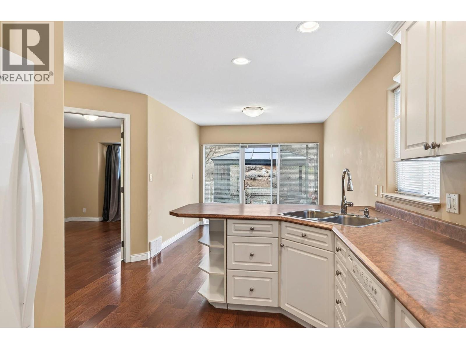 1206 RAVEN DRIVE - 44