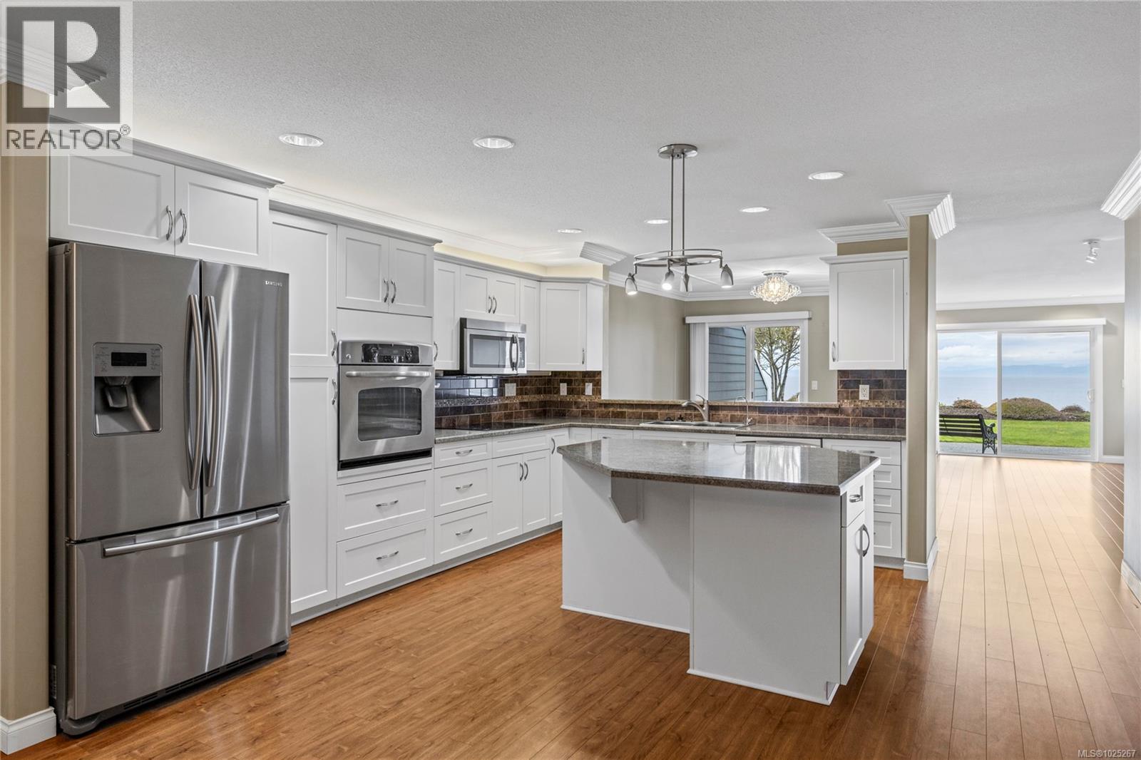 103 431 Crescent Rd W, Qualicum Beach