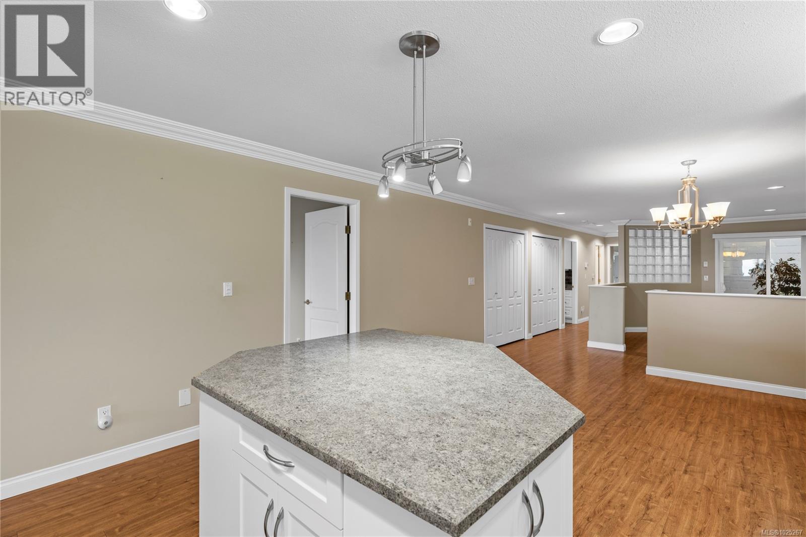 103 431 Crescent Rd W, Qualicum Beach