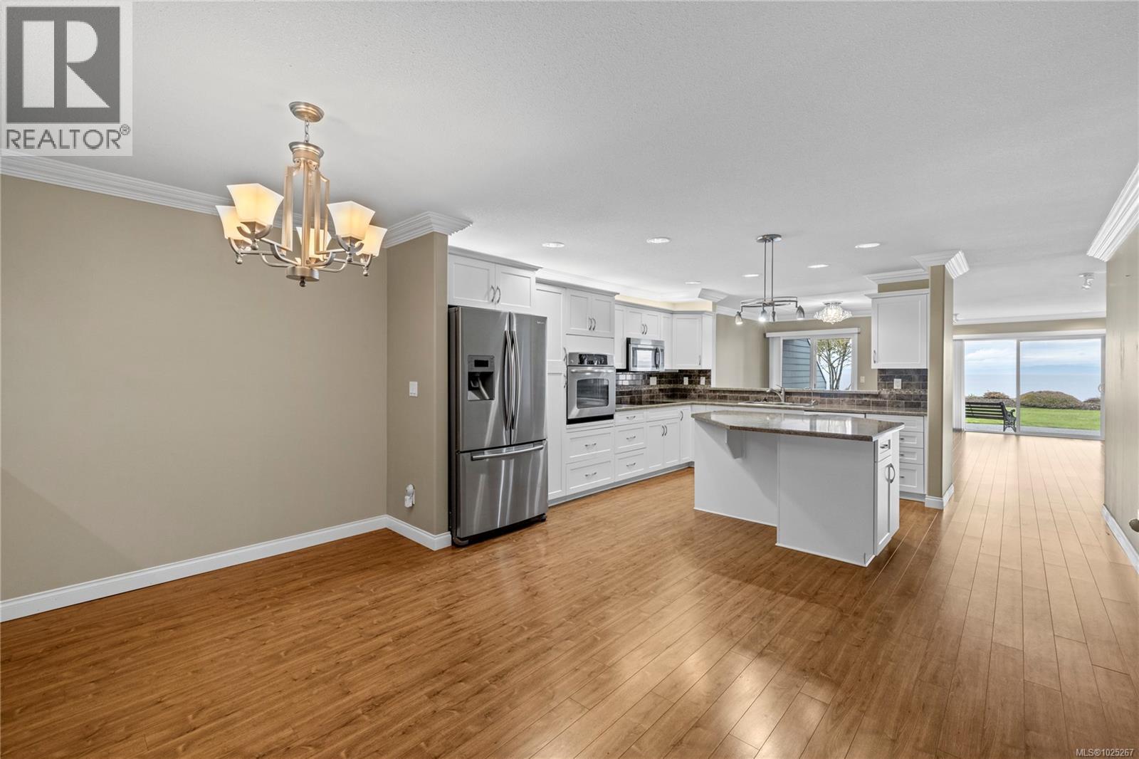 103 431 Crescent Rd W, Qualicum Beach