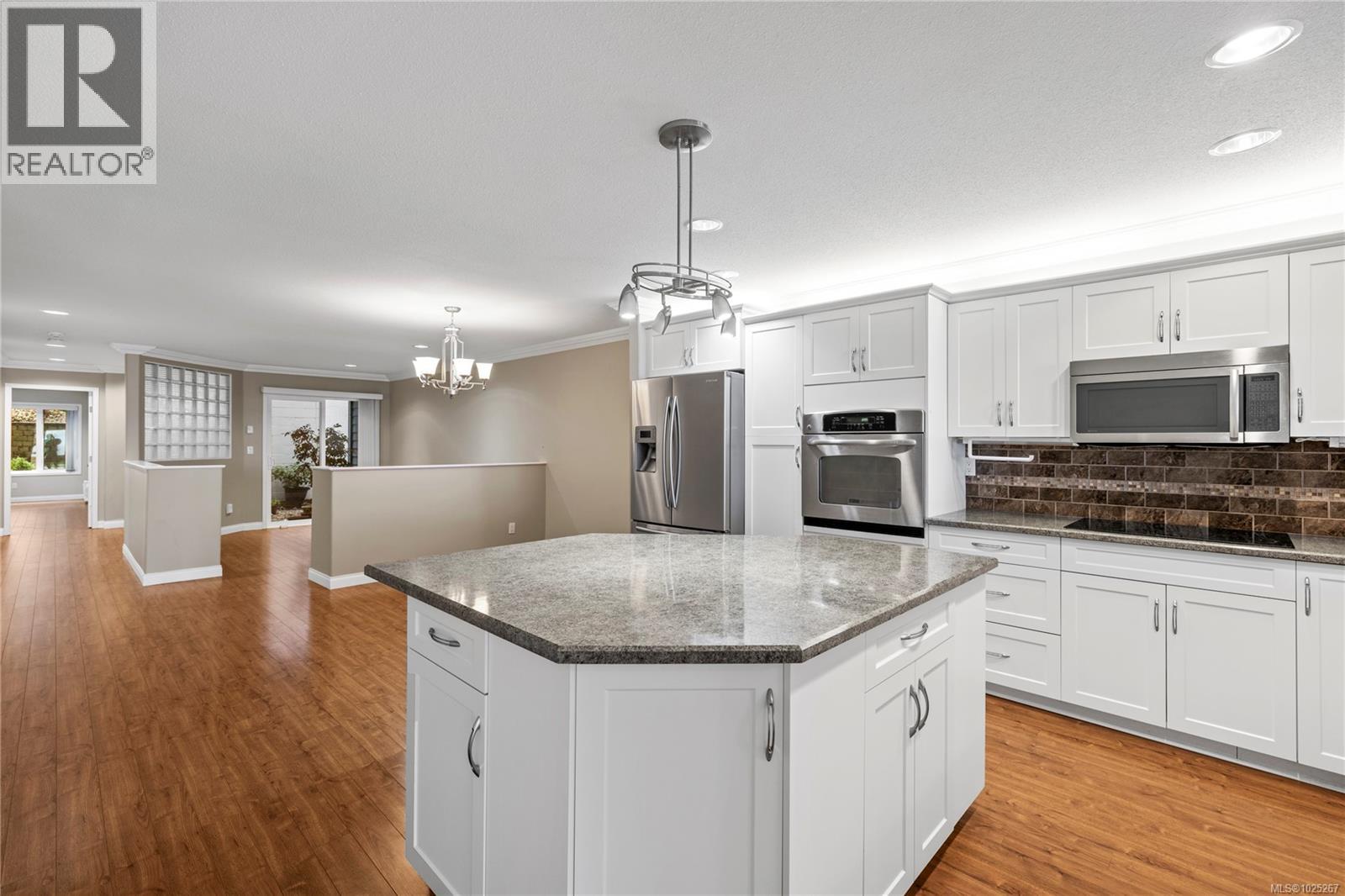 103 431 Crescent Rd W, Qualicum Beach