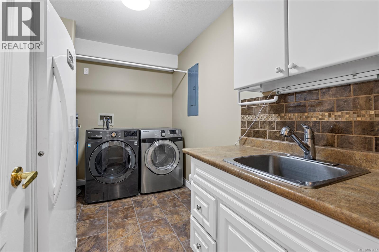 103 431 Crescent Rd W, Qualicum Beach