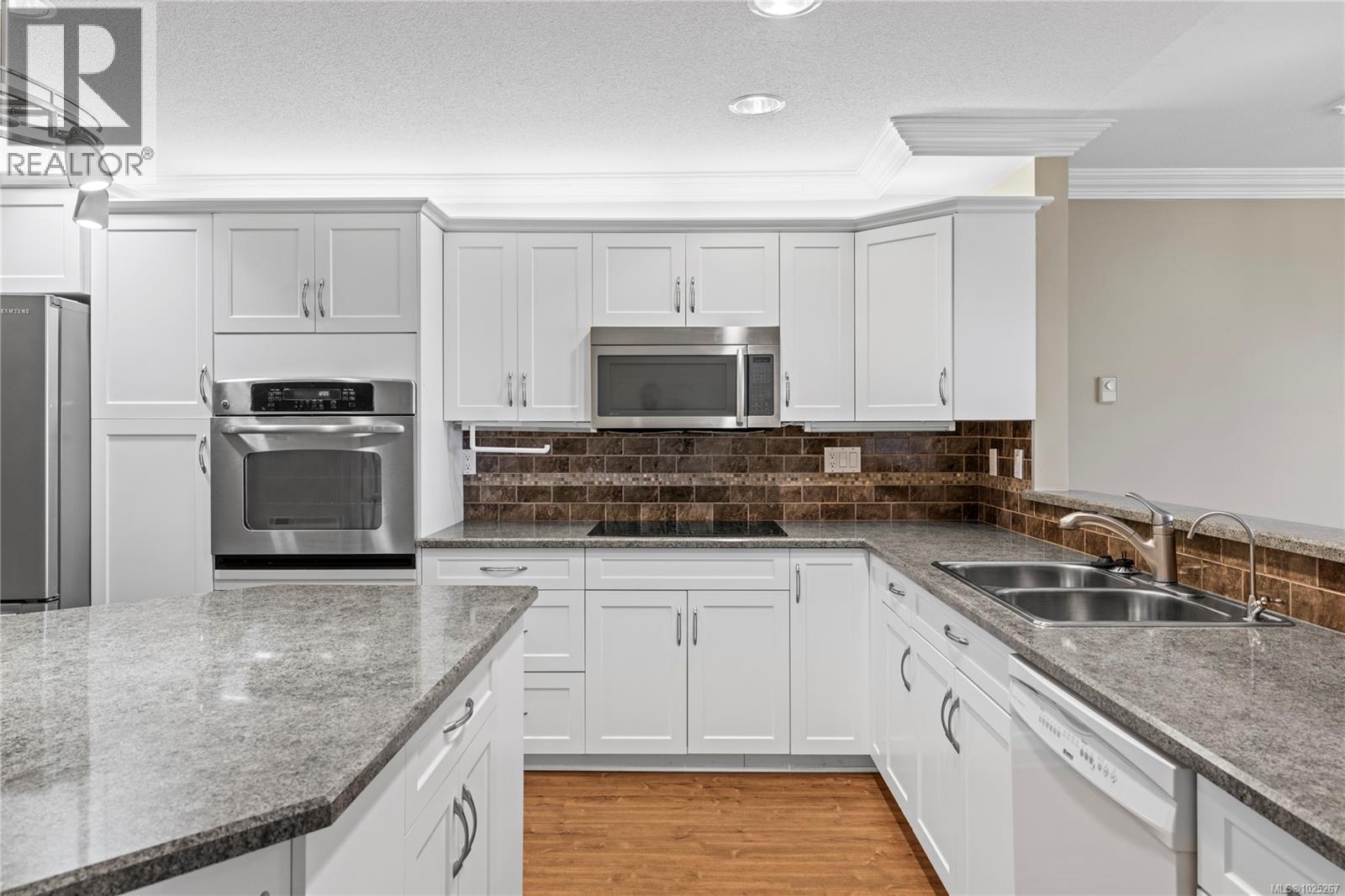 103 431 Crescent Rd W, Qualicum Beach