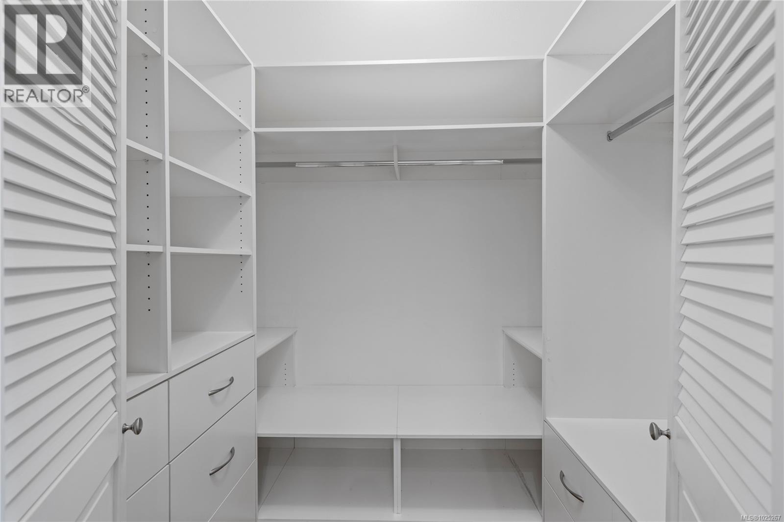 103 431 Crescent Rd W, Qualicum Beach