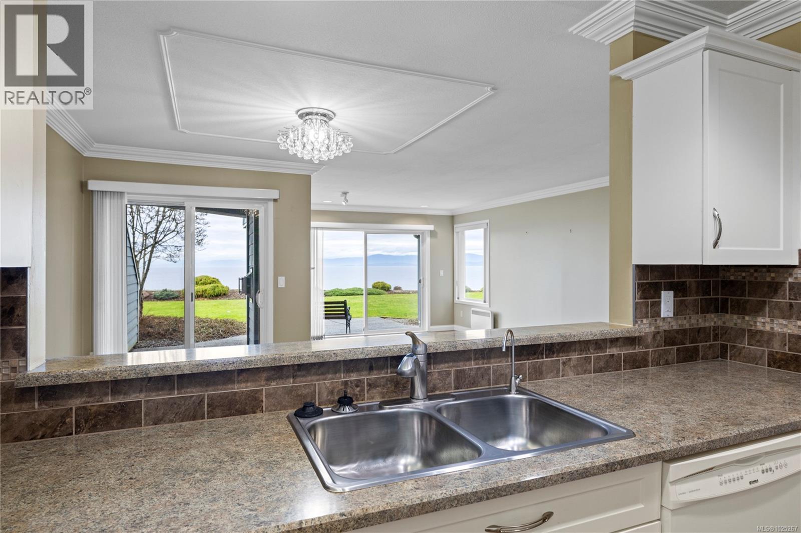 103 431 Crescent Rd W, Qualicum Beach