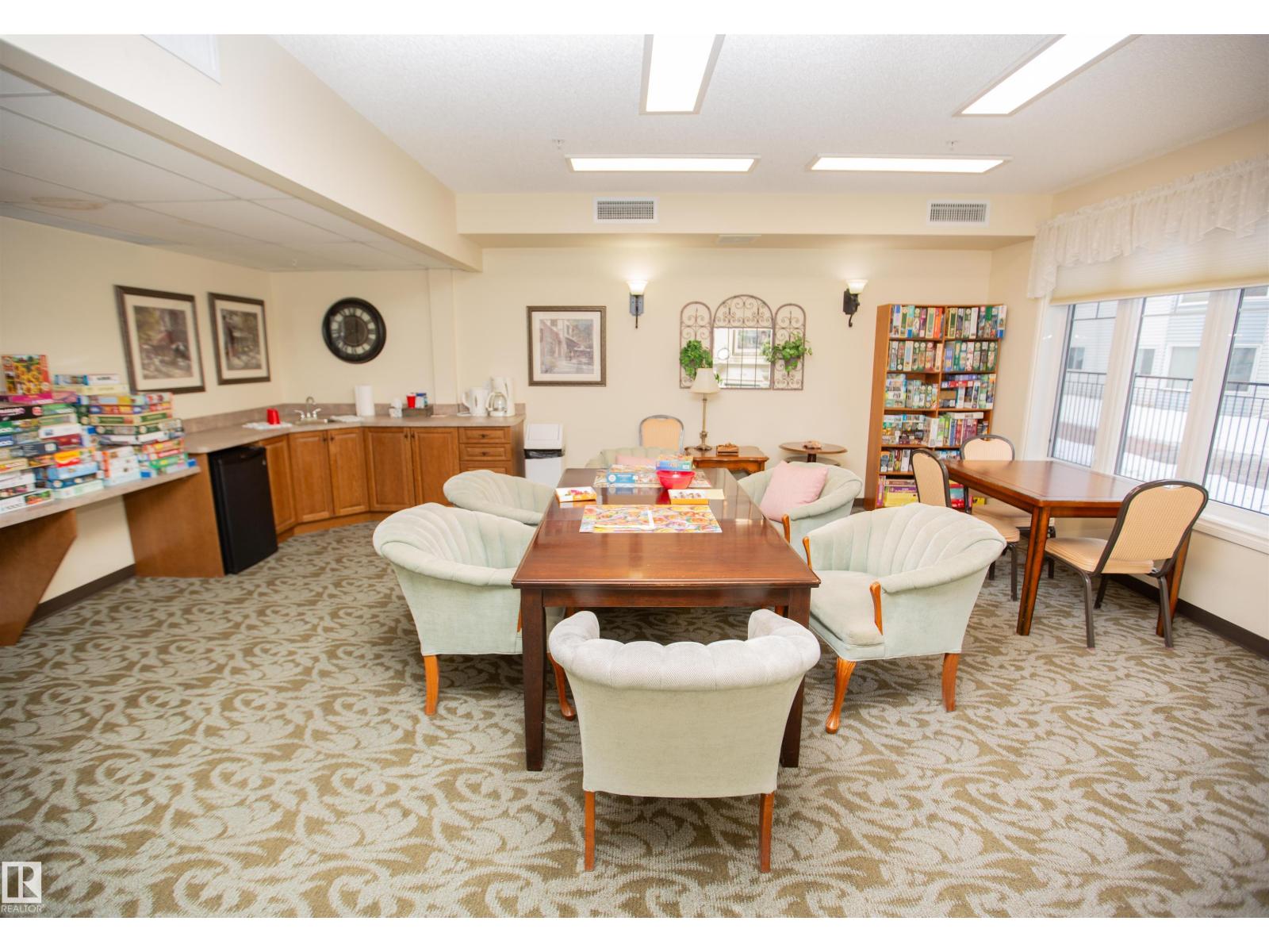 
          404 9820 165 Street NW
            <br/>
            <span>Edmonton</span>
            , 
            <span>AB</span>
             <span>T5P0N3</span>
         - Photo 19