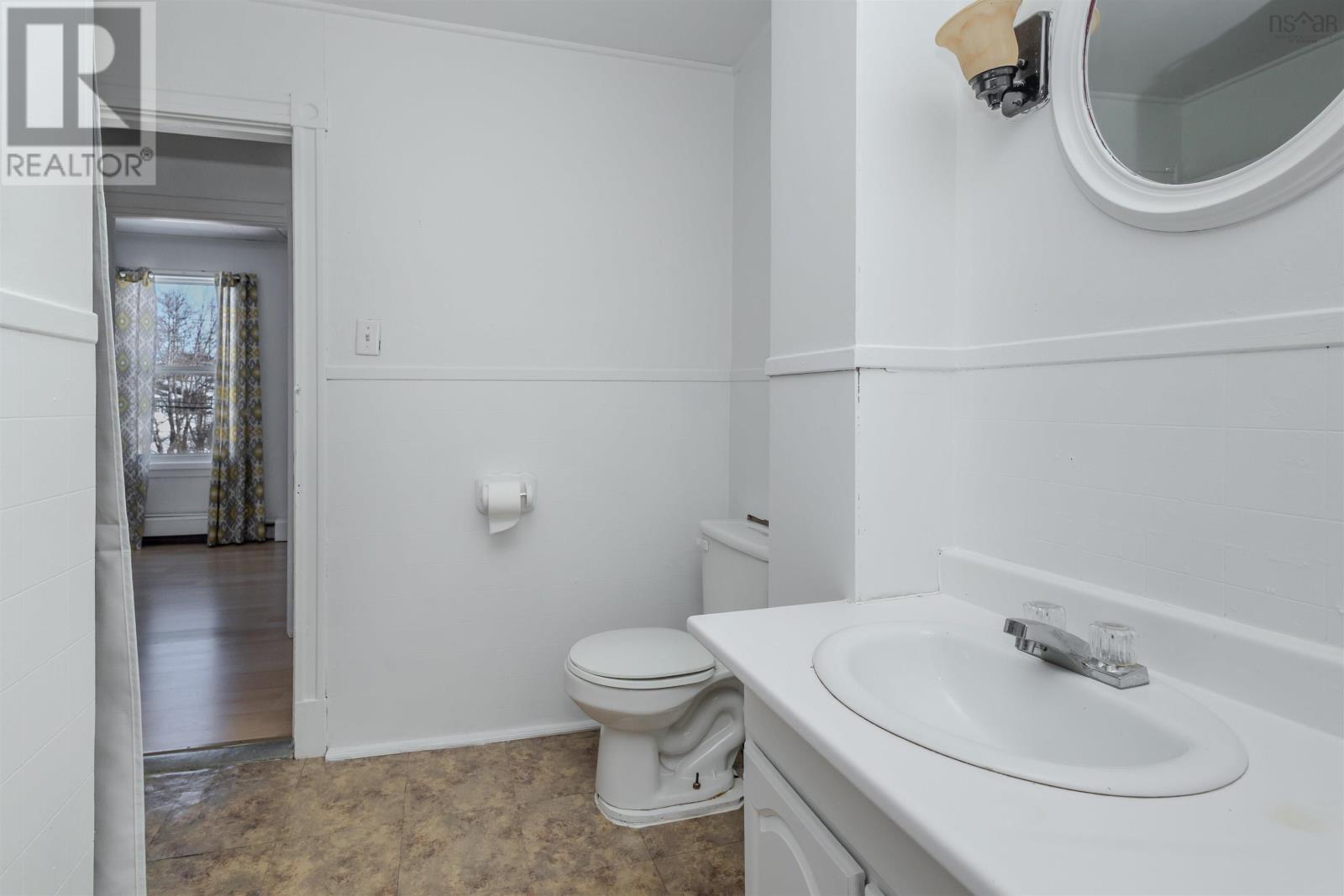 Property 32 of 41 of 192-194 Gatacre Street