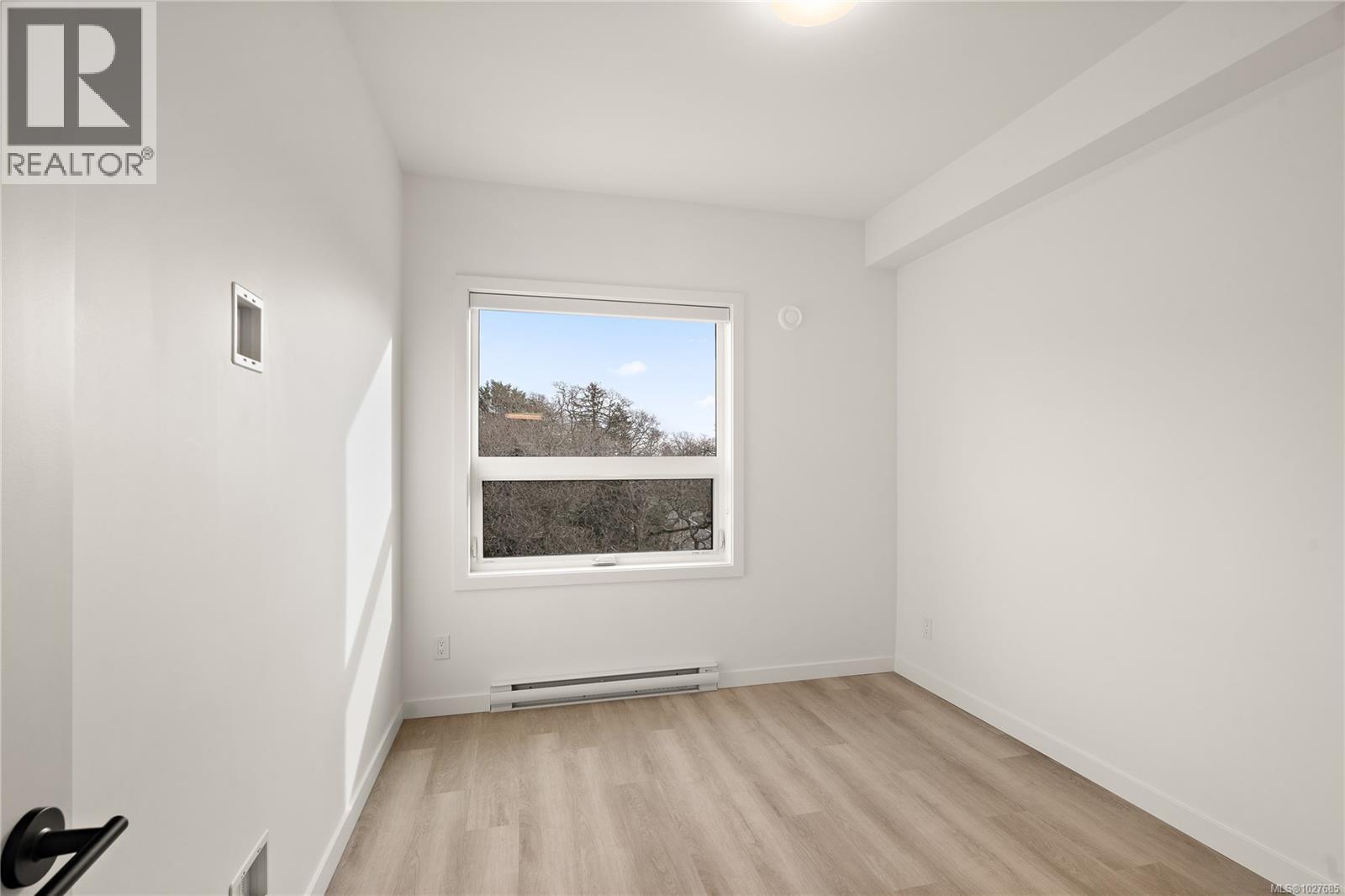 412 1102 Esquimalt Road, Esquimalt