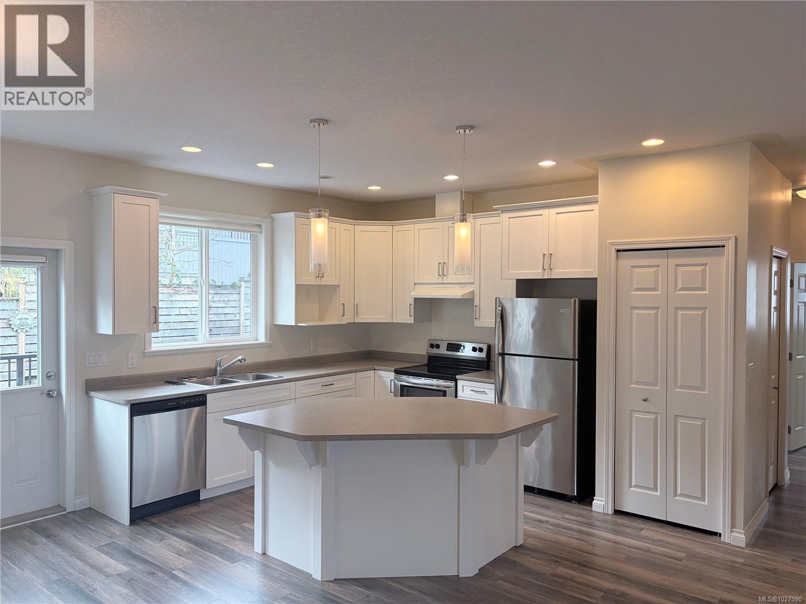 401 Cambie Rd - 3
