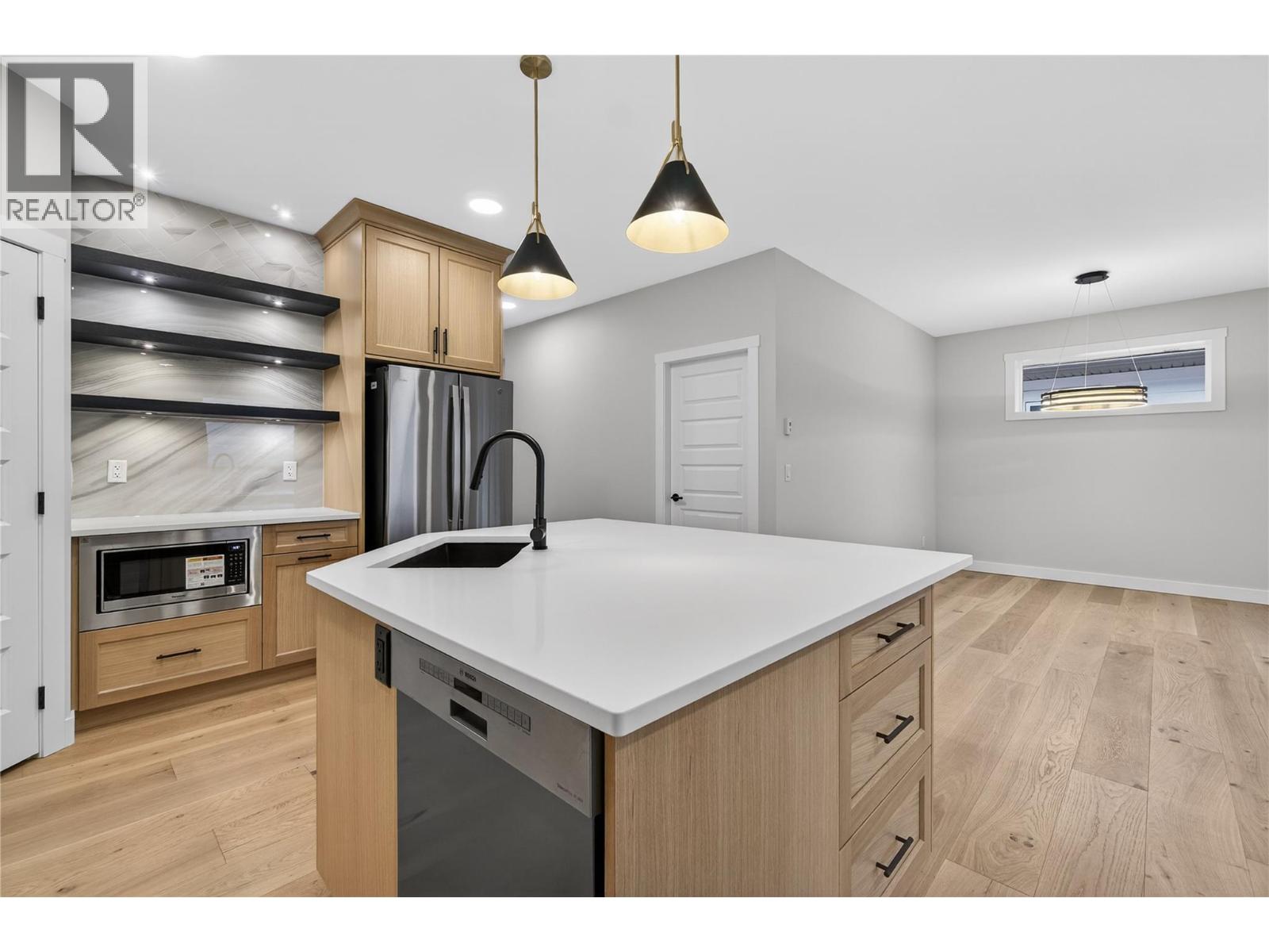 17 1840 10 Street Southwest, Salmon Arm