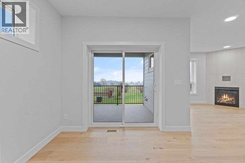 17 1840 10 Street Southwest, Salmon Arm