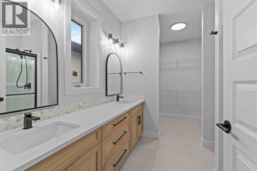 17 1840 10 Street Southwest, Salmon Arm