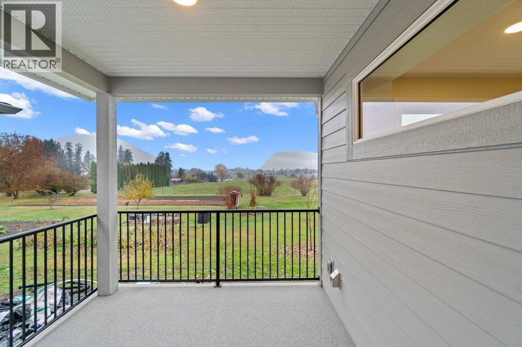 17 1840 10 Street Southwest, Salmon Arm