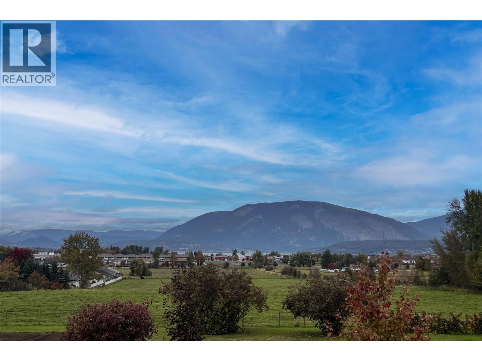 17 1840 10 Street Southwest, Salmon Arm