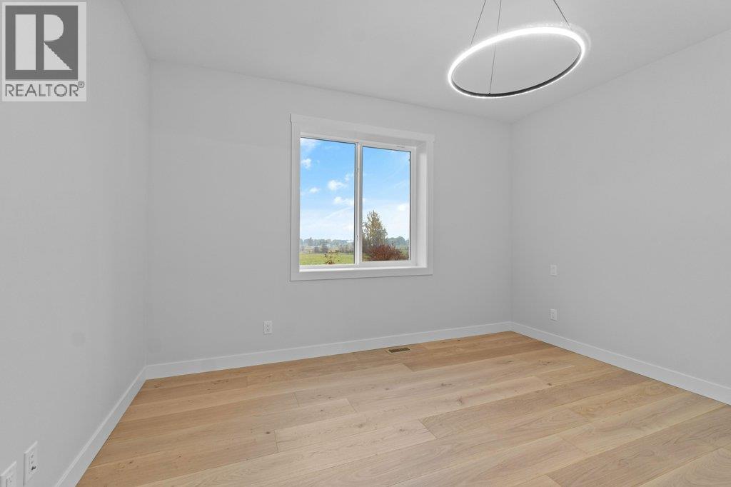 17 1840 10 Street Southwest, Salmon Arm