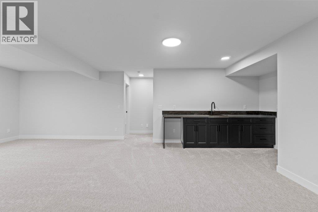 17 1840 10 Street Southwest, Salmon Arm