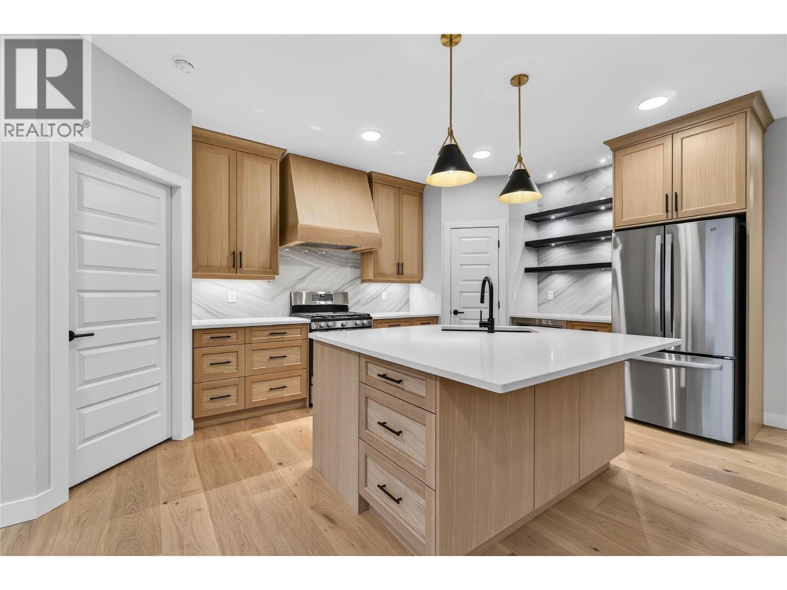 17 1840 10 Street Southwest, Salmon Arm