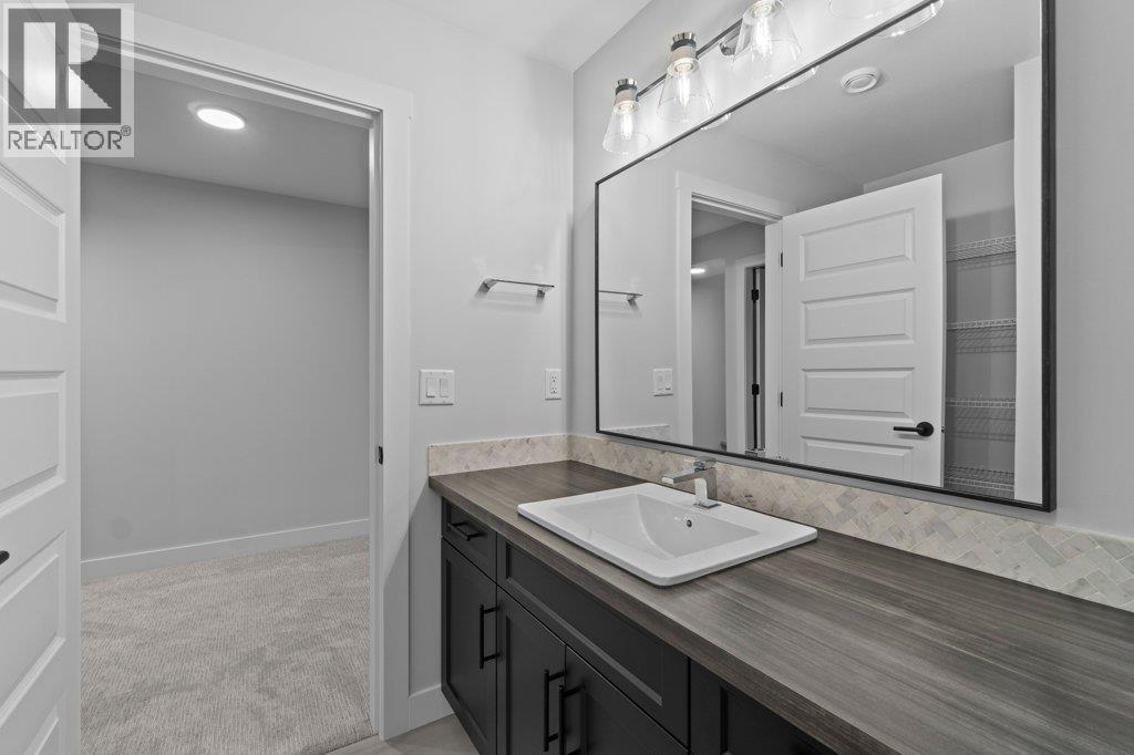 17 1840 10 Street Southwest, Salmon Arm