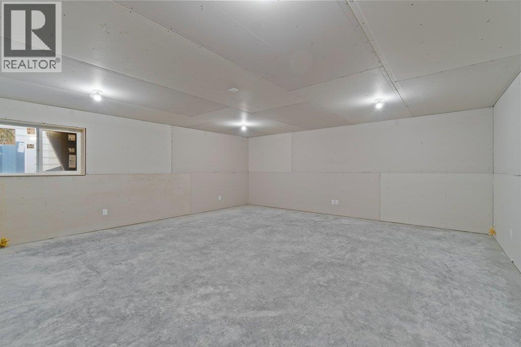 17 1840 10 Street Southwest, Salmon Arm