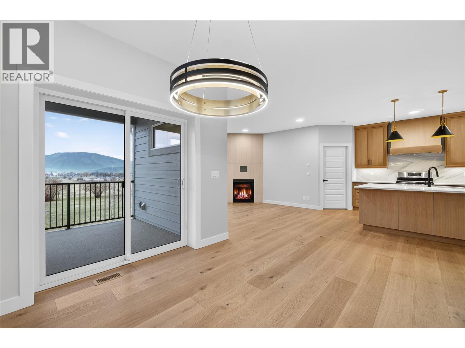 17 1840 10 Street Southwest, Salmon Arm