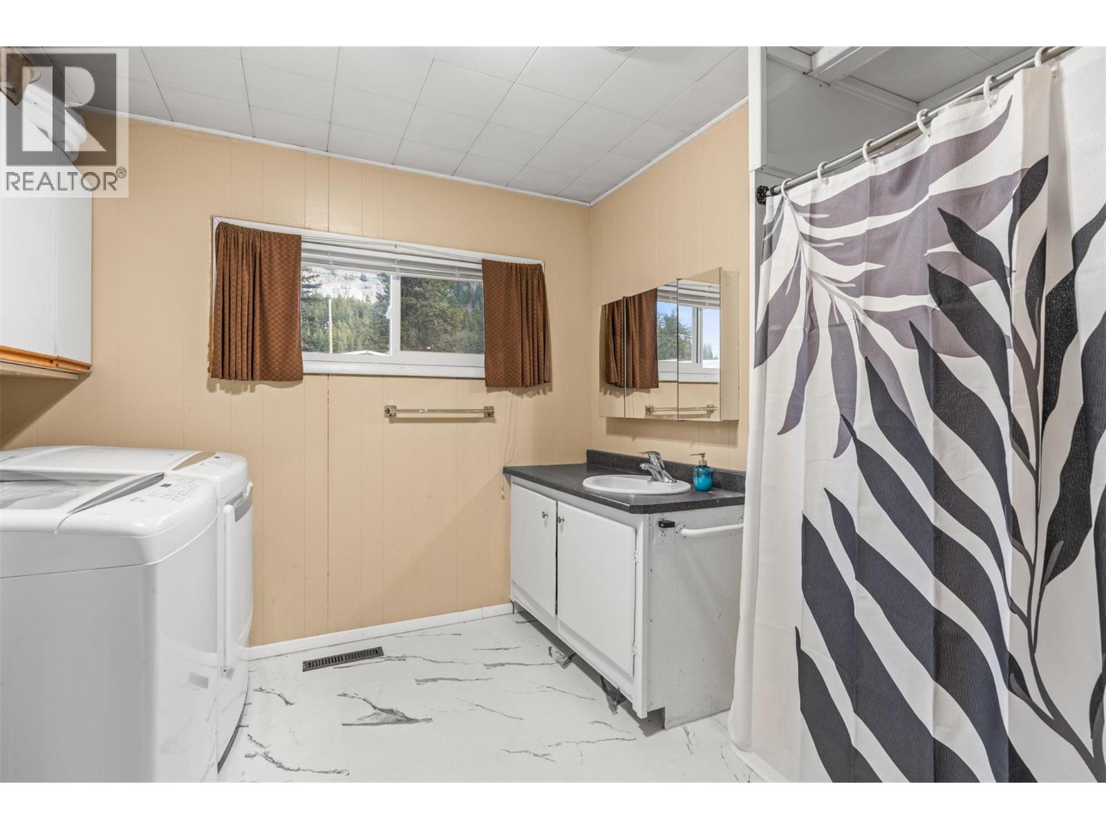 5714 Ponderosa Road, Falkland