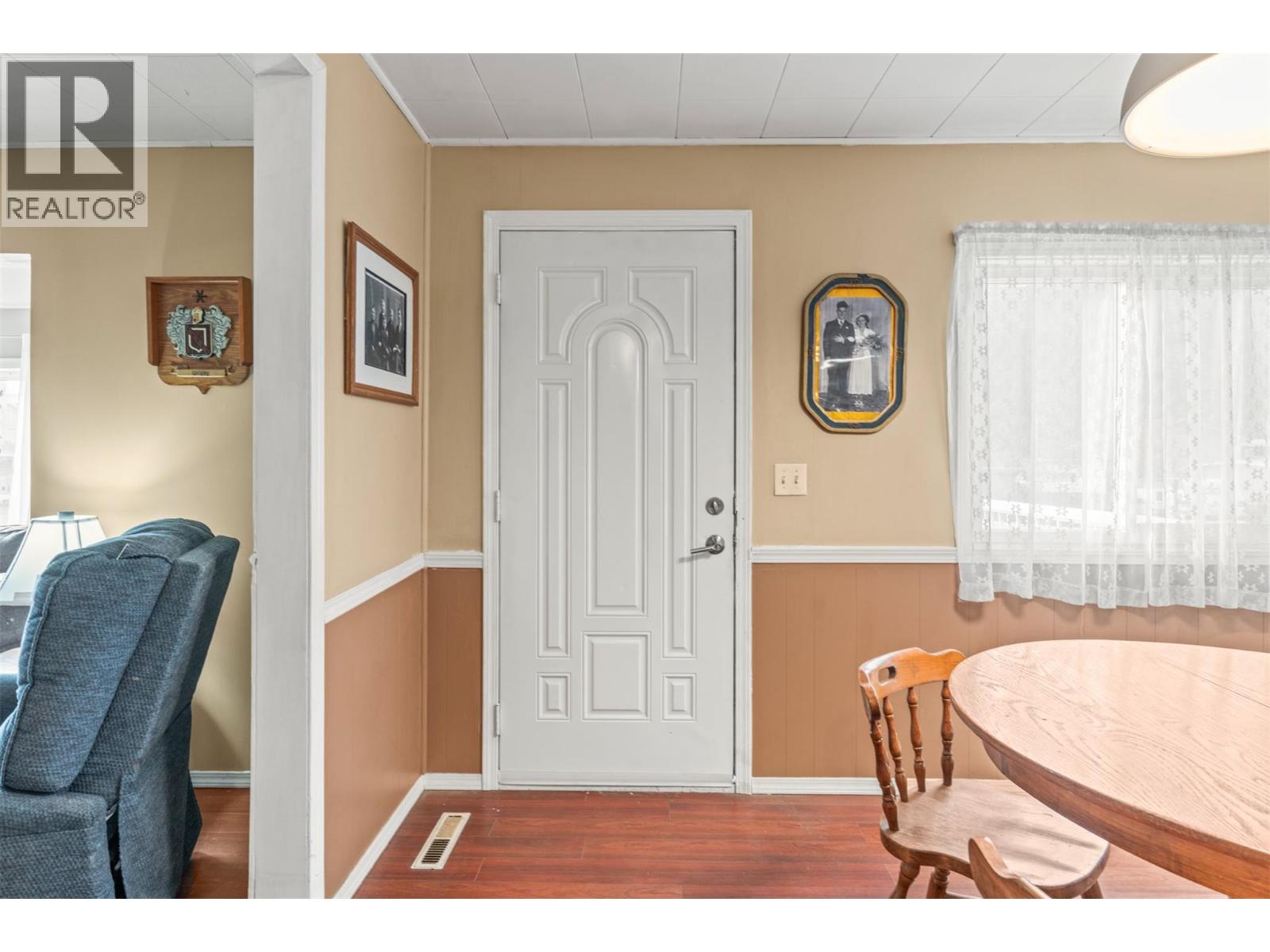 5714 Ponderosa Road, Falkland