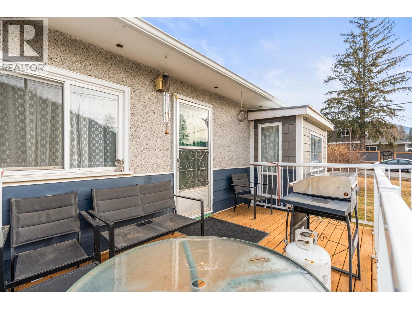 5714 Ponderosa Road, Falkland