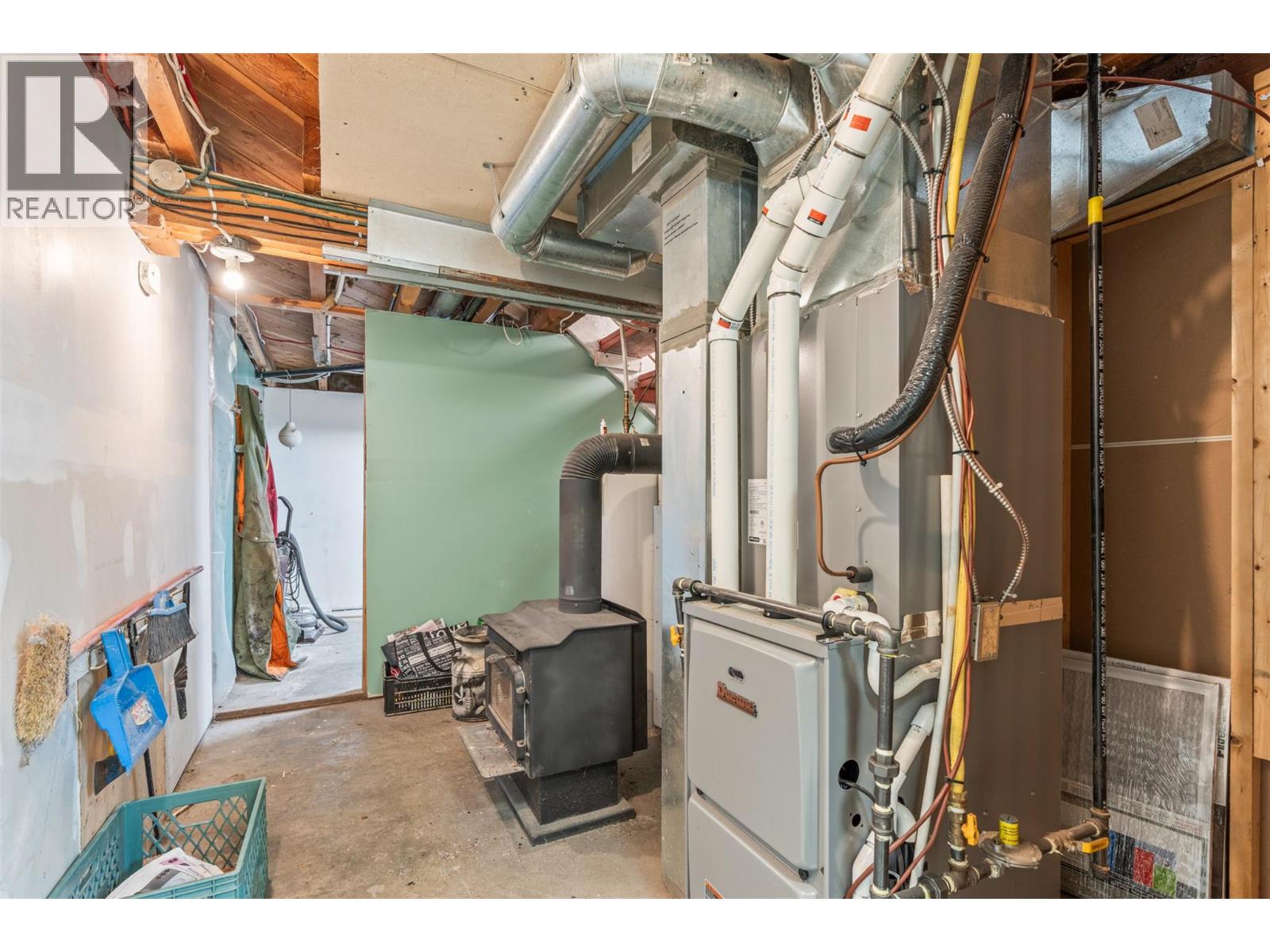 5714 Ponderosa Road, Falkland