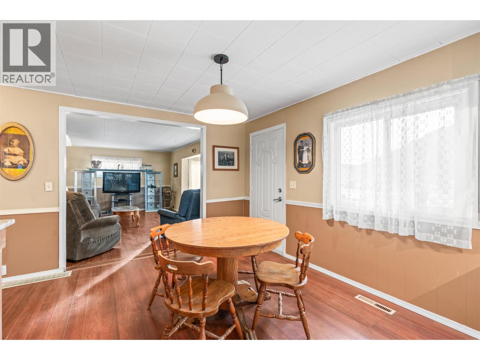 5714 Ponderosa Road, Falkland